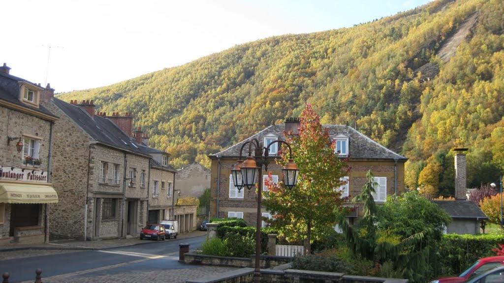 Gite De Vac'S Et D'Affaires A Monthermé Exterior foto